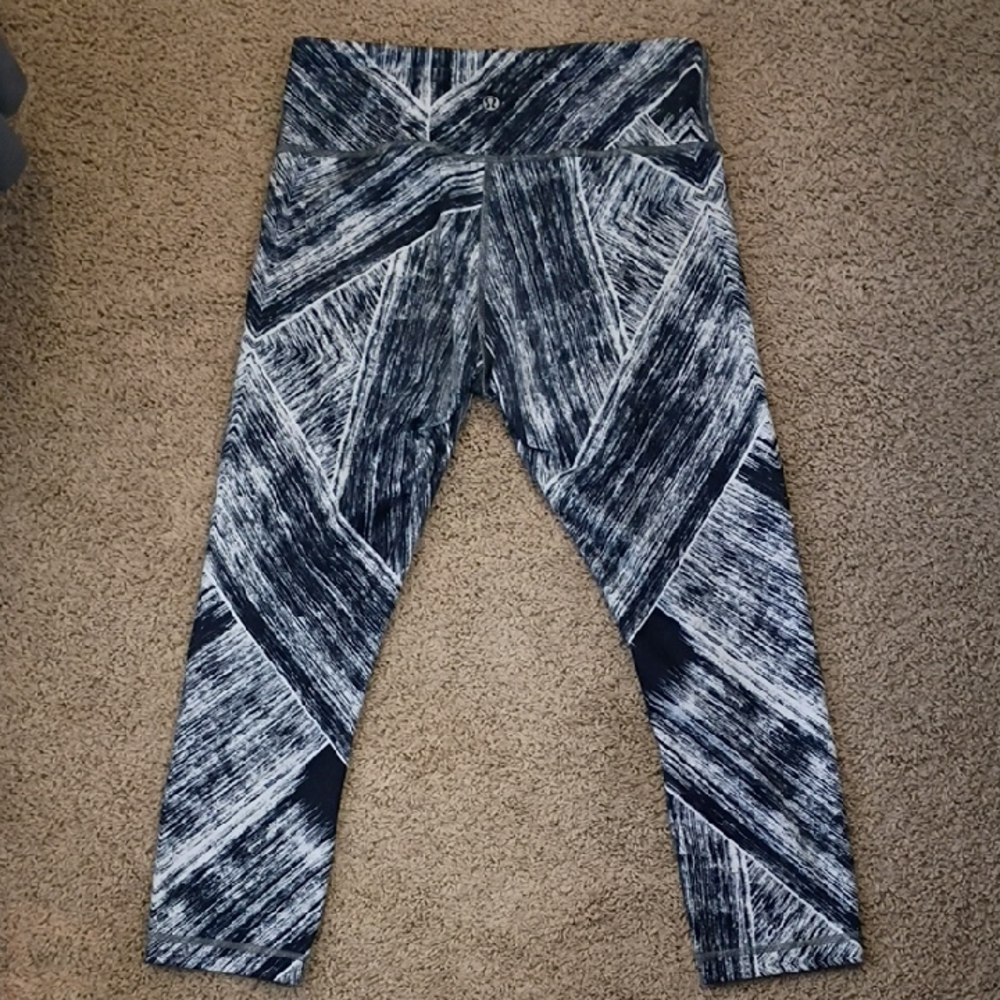 lululemon athletica Black & White Brushstroke Capri Leggings